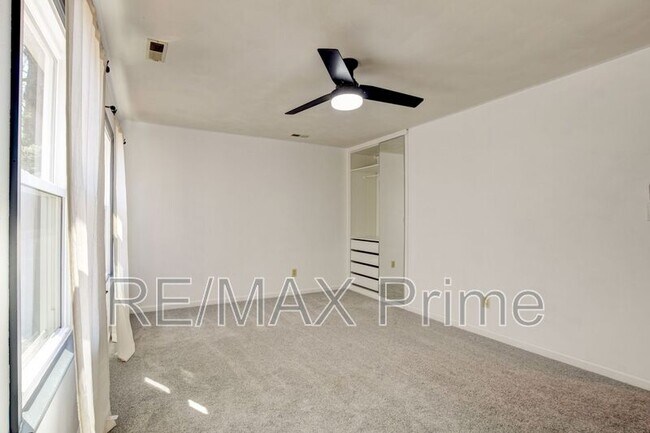 Building Photo - 412 Saddle Ct