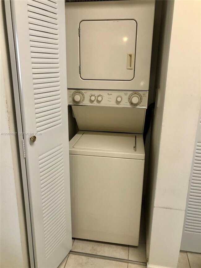 Building Photo - 7290 NW 114th Ave