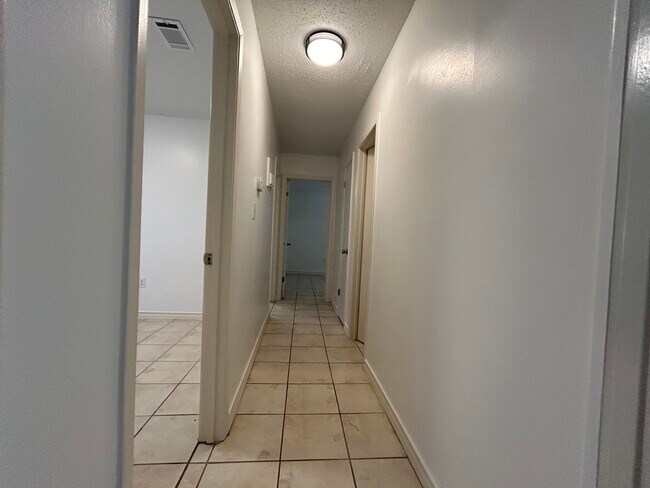 Building Photo - 107 Lea Pl