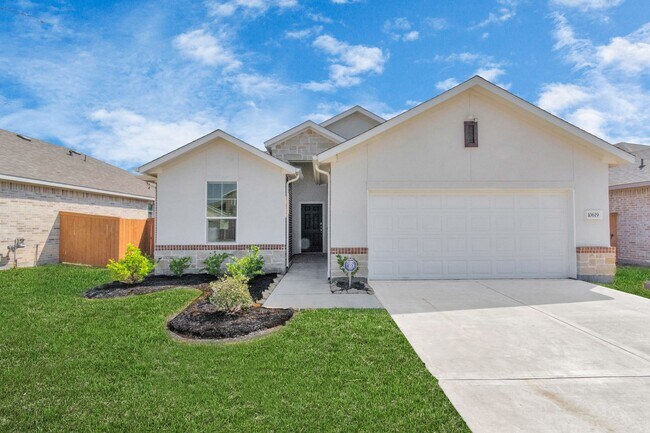Building Photo - Welcome to the Sycamore – Style, Space & S...