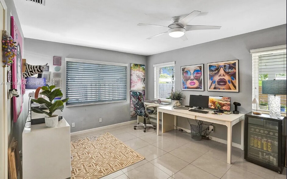 Building Photo - 1001 NE 17th Ct