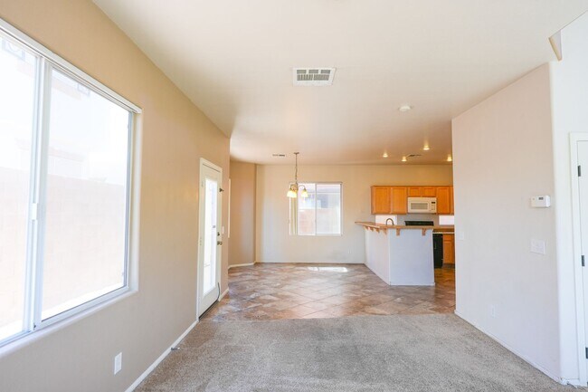 Building Photo - 3 Bed / 2.5 Bath Townhome with Loft, 2 Car Garage & Spacious Backyard – Southern Highlands