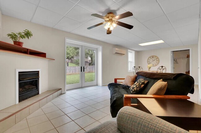 Building Photo - 601 Blackburn Dr