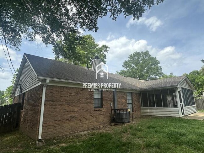 Building Photo - 2322 Bartlett Oaks Dr