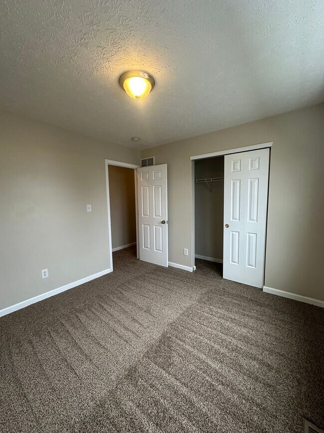 Building Photo - 4BR / 2BA Home in Middletown with Two Car Garage For Rent!