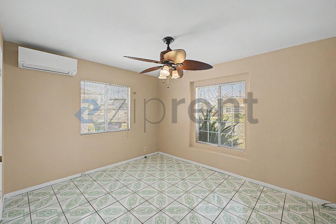 Building Photo - Unit