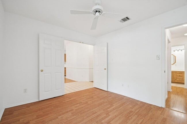 Building Photo - 1300 Leah Ln