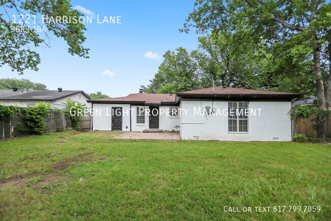 Building Photo - 1221 Harrison Ln