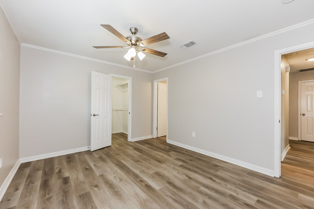 Building Photo - 6003 Cool Springs Dr