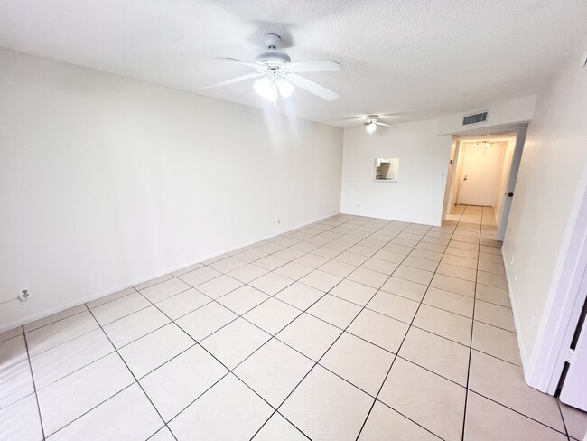 Building Photo - 7801 S Colony Cir