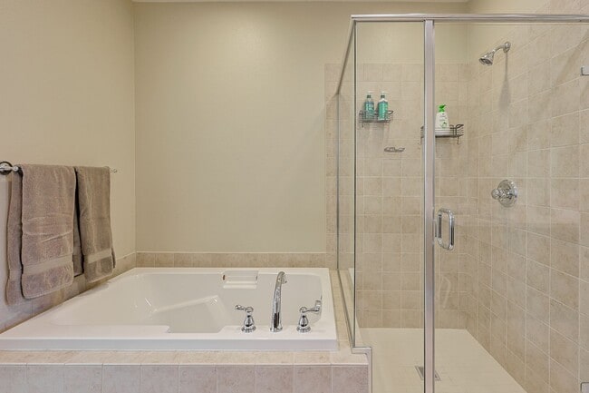 Building Photo - Fully Furnished 2-Bed, 2.5-Bath Home with ...