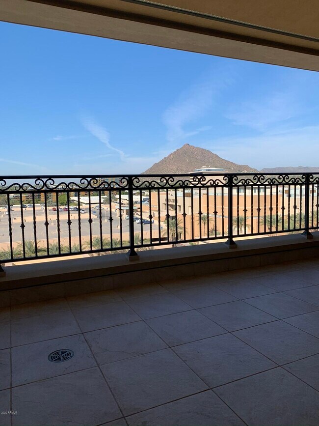 Building Photo - 7175 E Camelback Rd