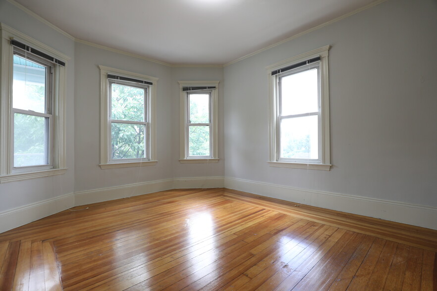 Primary Photo - 550 Washington St