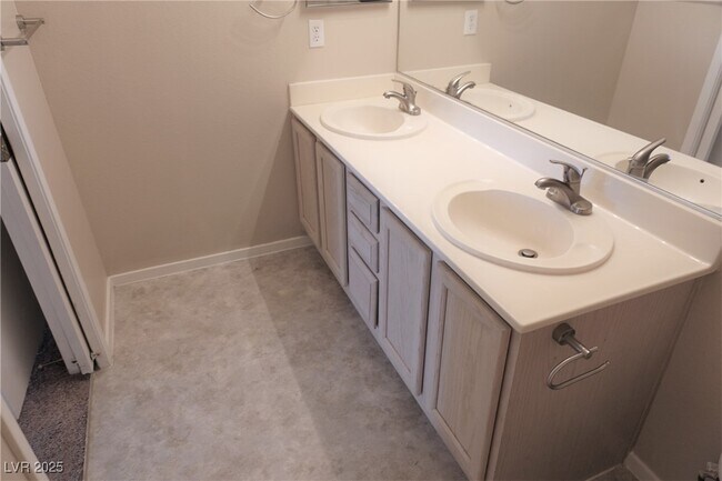 Building Photo - 3131 Key Largo Dr