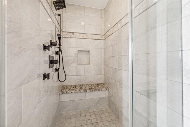 Building Photo - 912 Yale St