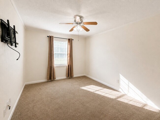 Building Photo - 4418 Saffron Ln