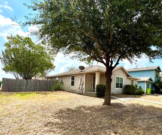 Building Photo - 4 bedroom, 2 bath, 1 story  home in Manor
