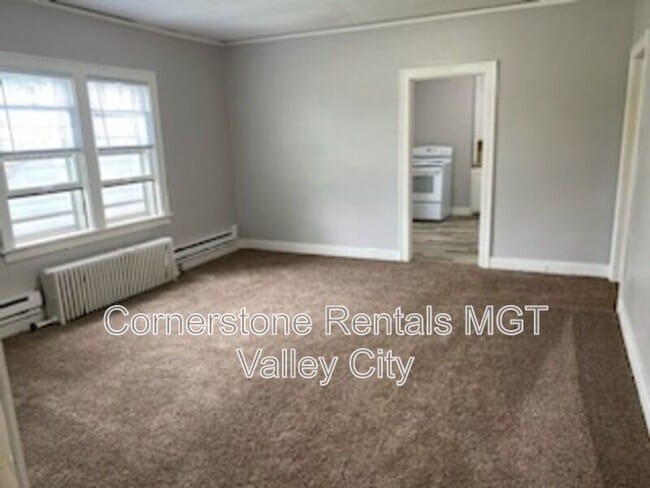 Building Photo - 208 5th Ave SW