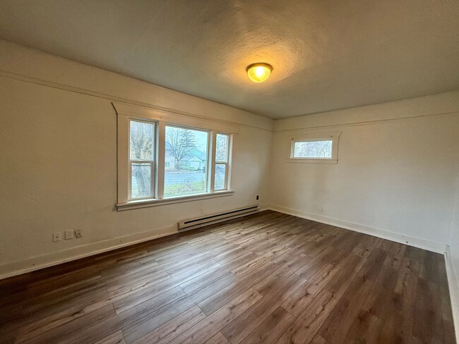 Building Photo - Charming 2-Bed, 1-Bath Home on a Huge Lot – $1,400/mo – Cheney, WA