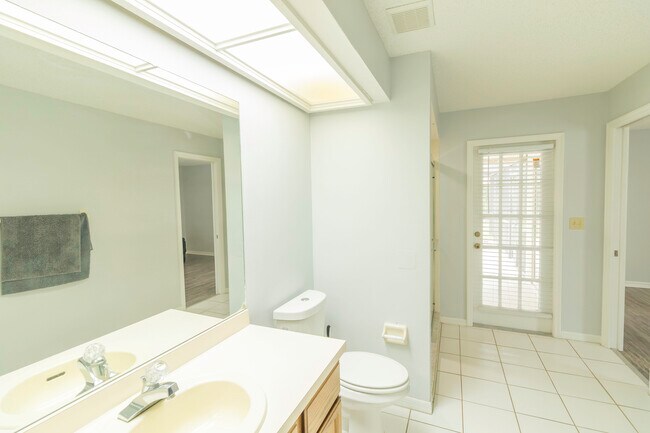 Building Photo - 2536 Mason Oaks Dr