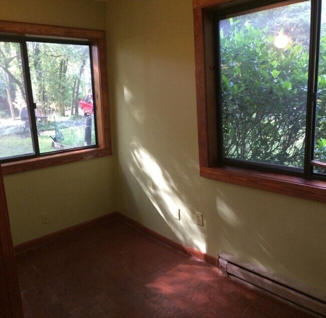 Building Photo - 106 Pleasant Dr
