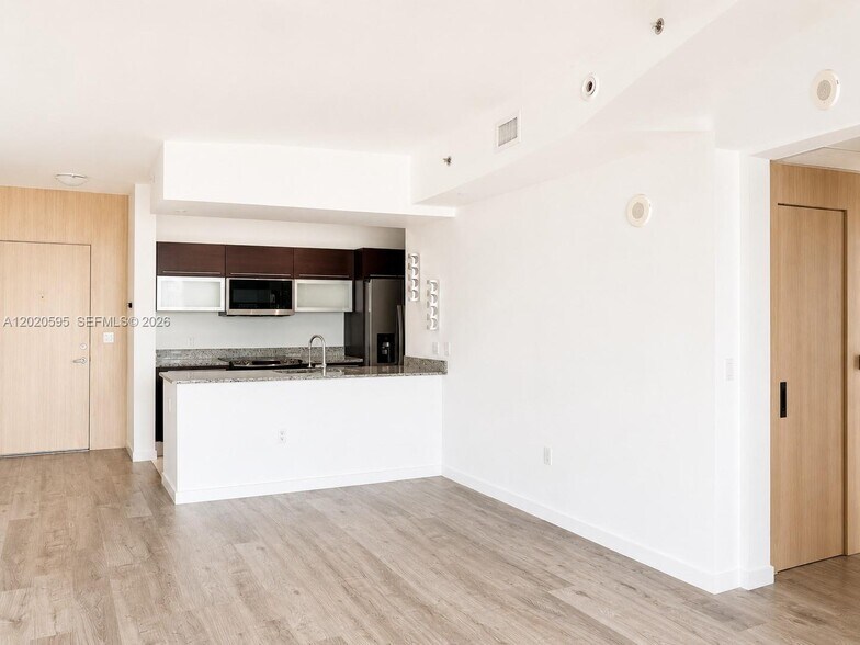Building Photo - 951 Brickell Ave