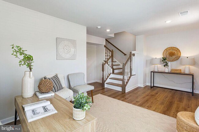 Building Photo - 2487 Avesta Pl