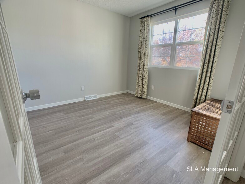 1st Fl Bed - 1320 Vivian St