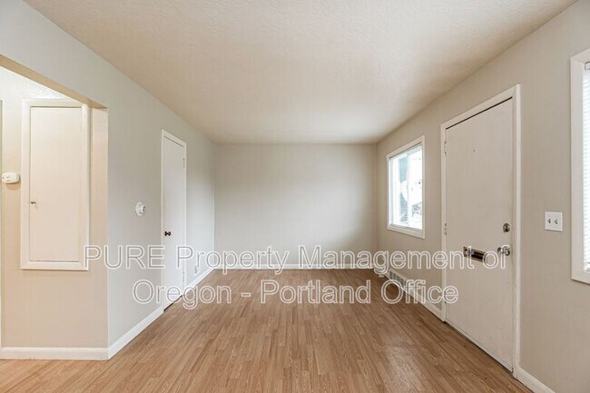 Building Photo - 7016 N Amherst St