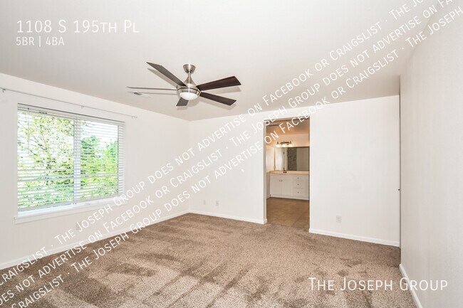 Building Photo - 1108 S 195th Pl