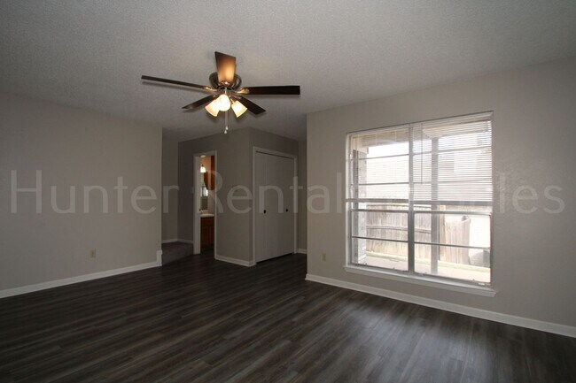 Building Photo - Move-In Today!