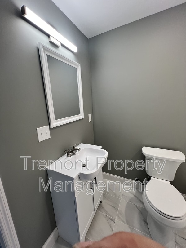 Building Photo - 1100 Tunnel Blvd