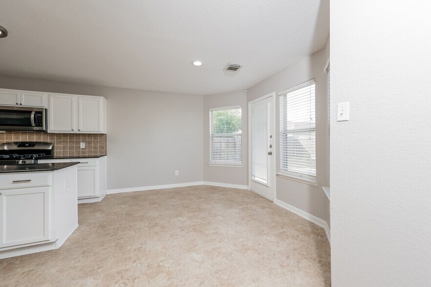 Building Photo - 3330 Legends Mill Dr