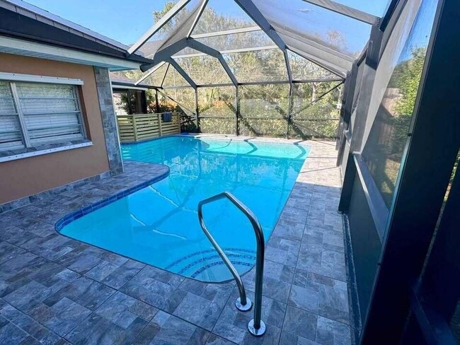 Building Photo - 703 Ulrich Rd