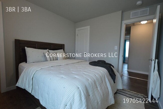 Building Photo - 204 Omnia-C