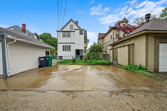 Building Photo - 306 S Kenilworth Ave