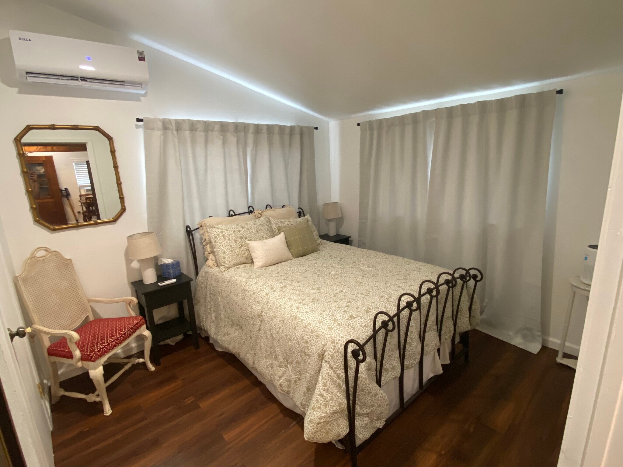 Building Photo - 802 E 26th St