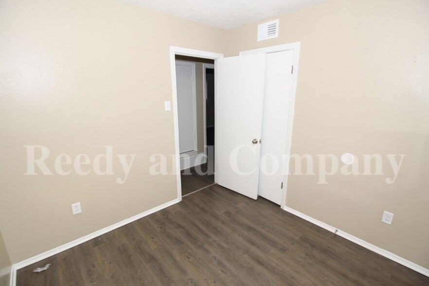Building Photo - 4557 Spring Valley Dr