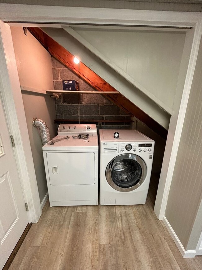 Building Photo - Cozy 3/2 with bonus in East Rome- $1,895