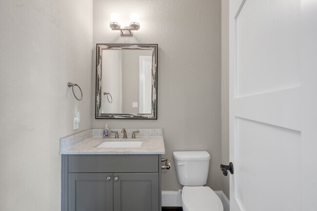 Building Photo - 2215 Blue Duck Ln