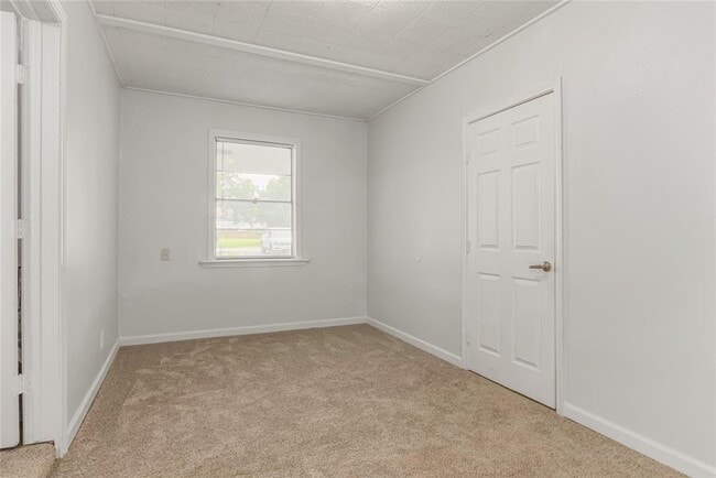Building Photo - 302 Shoreacres Blvd