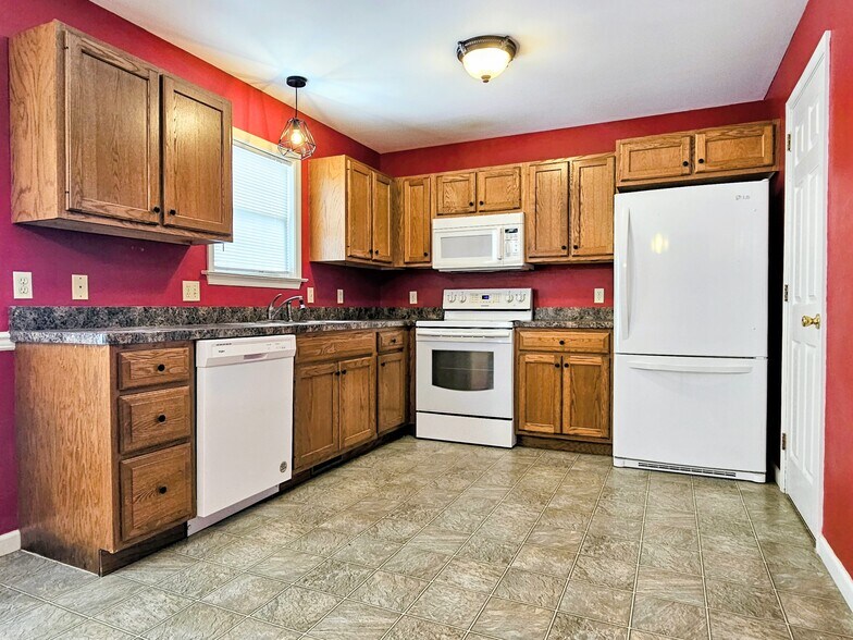 Building Photo - 42 Beverly Dr