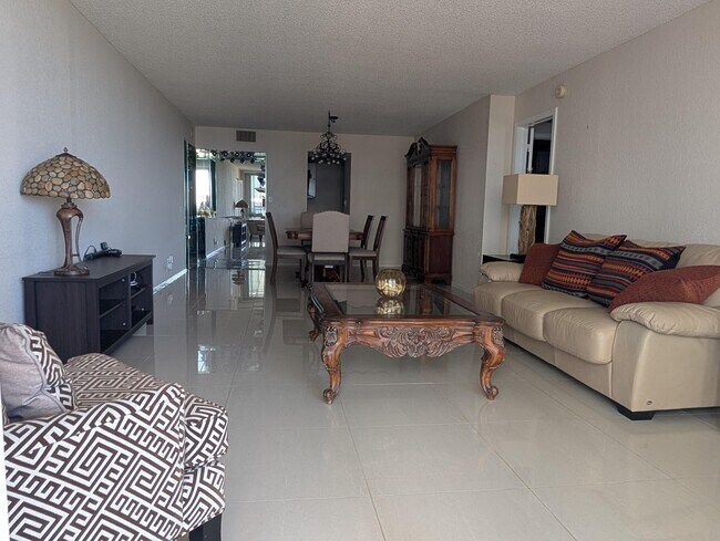 Building Photo - 1370 S Ocean Blvd