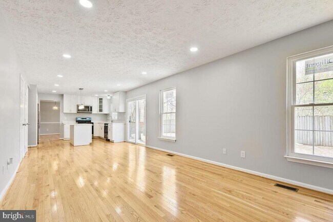 Building Photo - 7802 Shallowbrook Ct