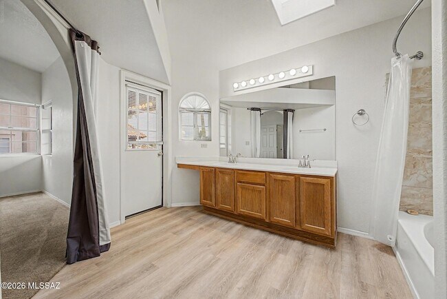 Building Photo - 11525 N Eagle Peak Dr