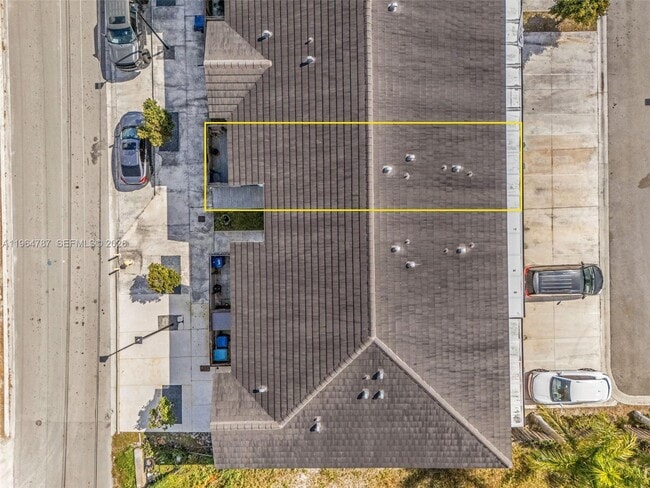 Building Photo - 13360 Tropical Ave