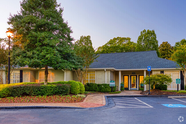 Building Photo - Evergreen Lenox Park