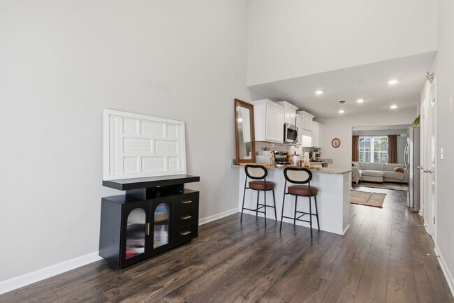 Building Photo - 220 Ruth Wy