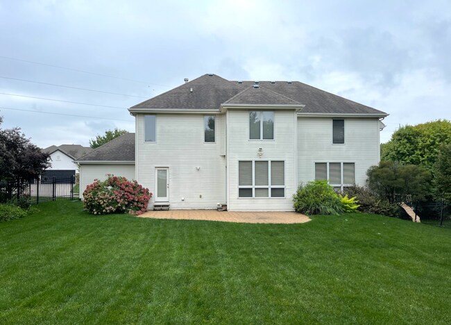 Building Photo - Comfort Meets Function in This 4-Bedroom H...