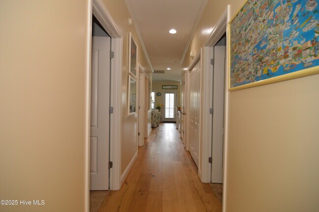 Building Photo - 108 Pelican Dr